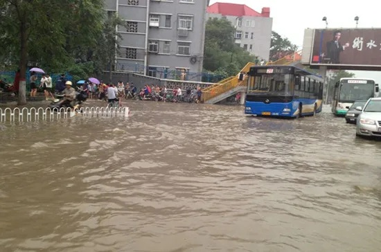 保定暴雨最新消息,雨势凶猛,多地发布预警,市民出行需警惕 保定暴雨最新消息,雨势凶猛,多地发布预警,市民出行需警惕